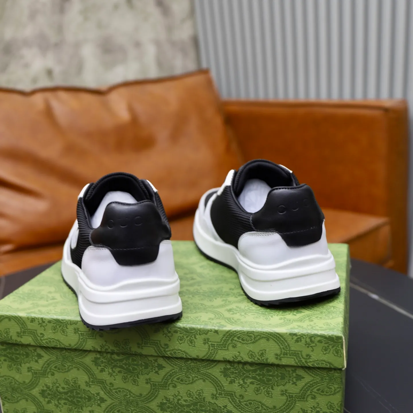 Ex-factory price: 440💰🙅‍♂️🙅‍♂️🙅‍♂️ Brand: GUCCI Standard code: 38-44 (45 customized) Grade: Same as the official website Material: Original material splicing Comfortable and breathable lining Lightweight and wear-resistant sports outsole Style category: Men's fashionable casual shoes Running sneakers Distinguished luxury brand elements Top luxury Color: actual picture color